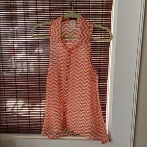 Sleeveless button up top